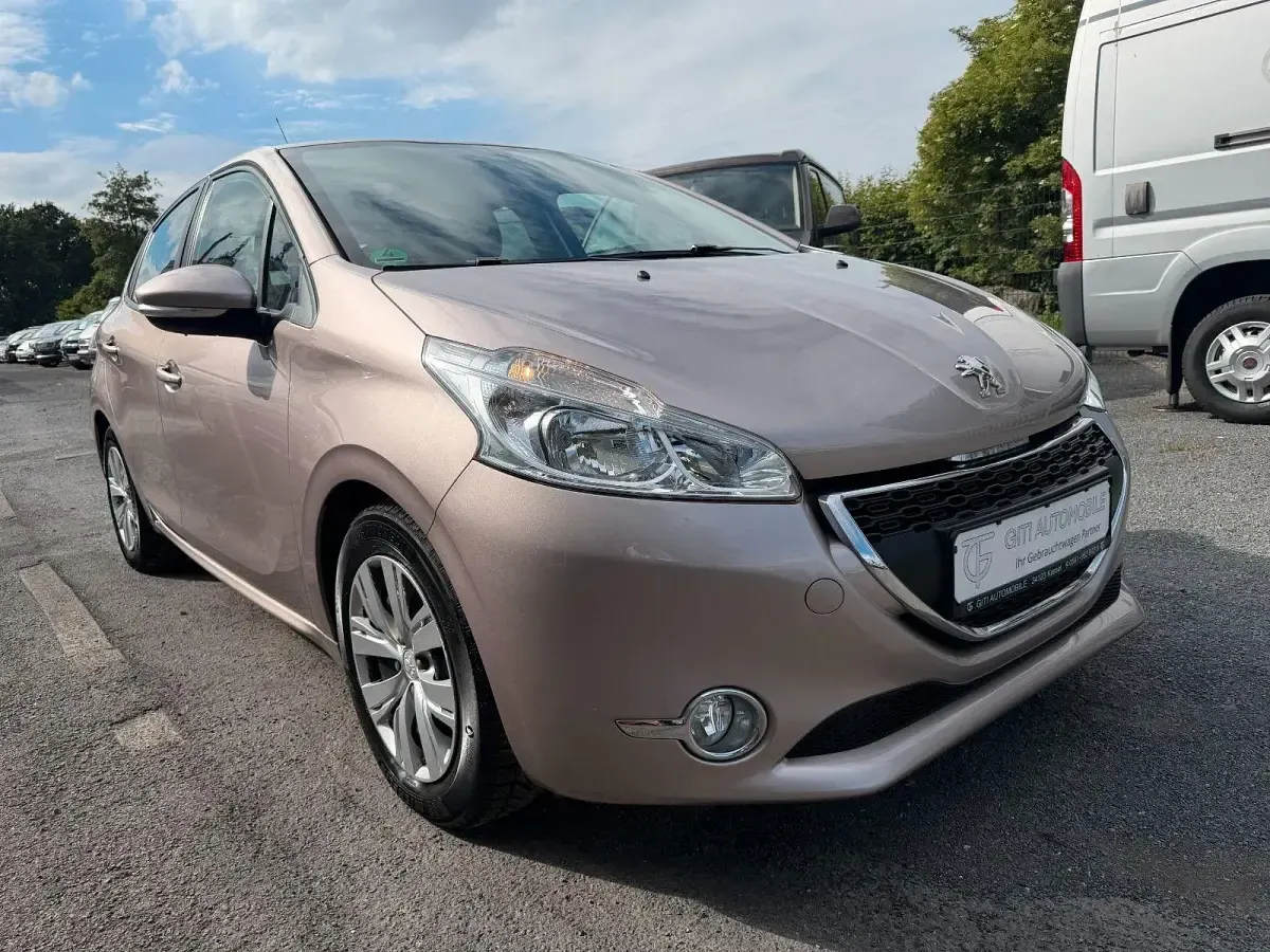 Gebraucht Peugeot 208 Active 95 PS (69 kW) 2012 Grau Kleinwagen