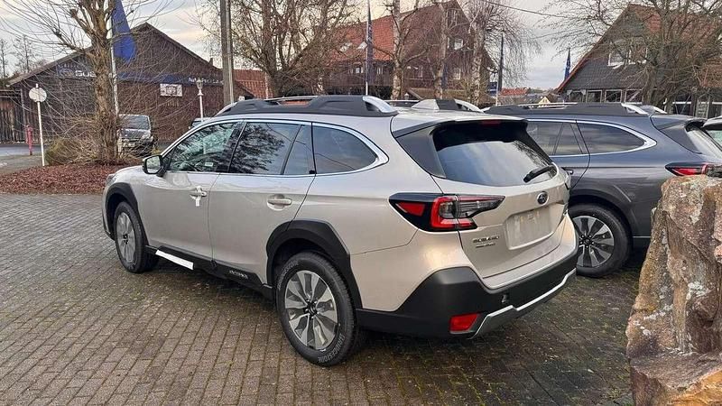 Neu Subaru Outback Platinum 169 PS (124 kW) 2026 Cashmere gold Kombi