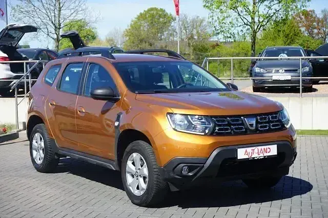 Używany Dacia Duster Comfort 101 KM (74 kW) 2020 Pomarańczowy SUV