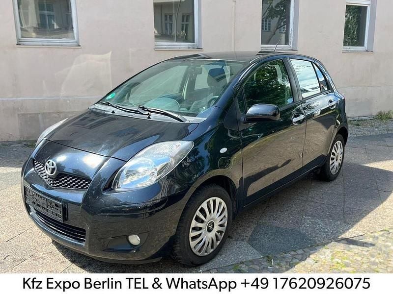 Schwarz Gebraucht 2010 Toyota Yaris Life Limousine | 2.999 € (Guter Preis) - Bild 1/4