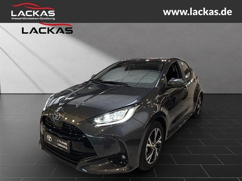 Grau Neu 2025 Toyota Yaris Hybrid Team Limousine | 25.990 € (Fairer Preis) - Bild 1/4
