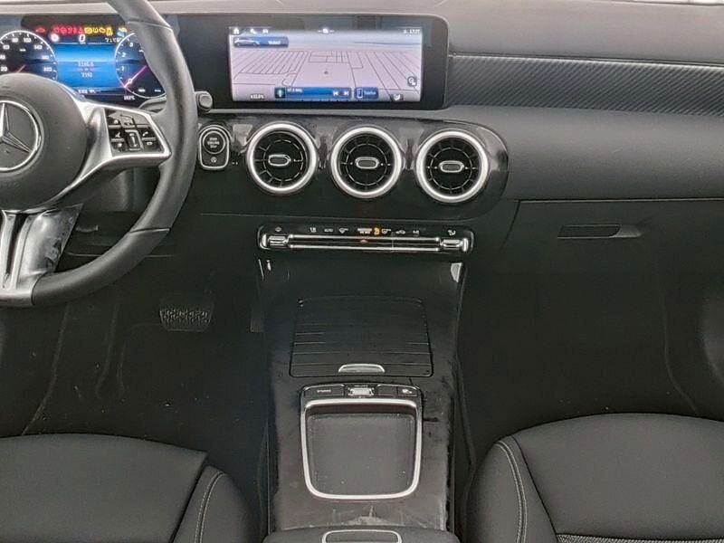 Gebraucht Mercedes A180 Progressive 136 PS (100 kW) 2024 Grau Limousine