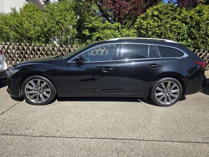 Schwarz (metallic) Gebraucht 2021 Mazda 6 Kombi | 21.990 € (Superpreis) - Bild 1/4