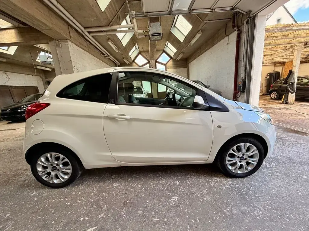Gebraucht Ford Ka Titanium 69 PS (50 kW) 2009 Weiß Kleinwagen