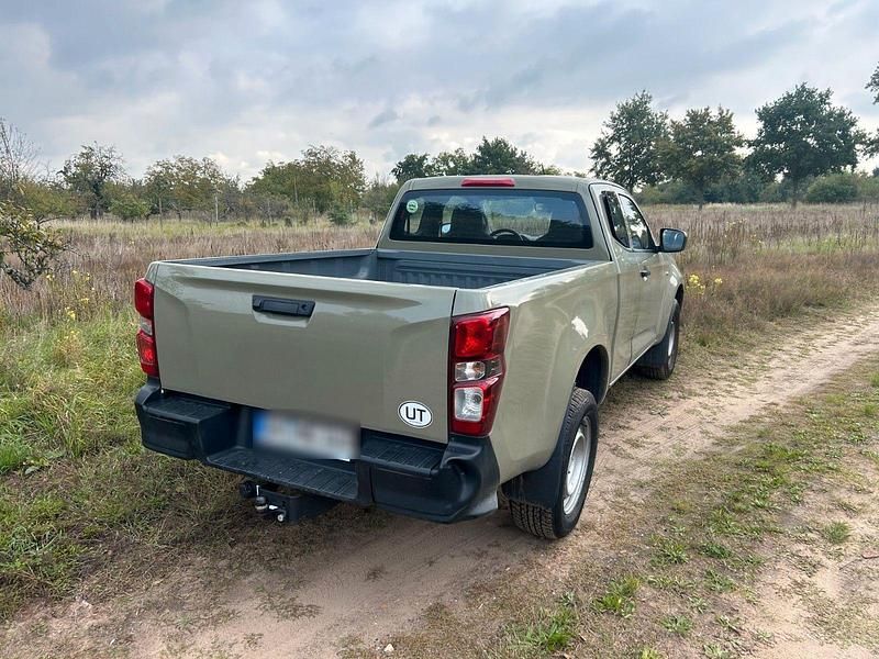 Gebraucht Isuzu D-Max 163 PS (119 kW) 2024 Grün SUV