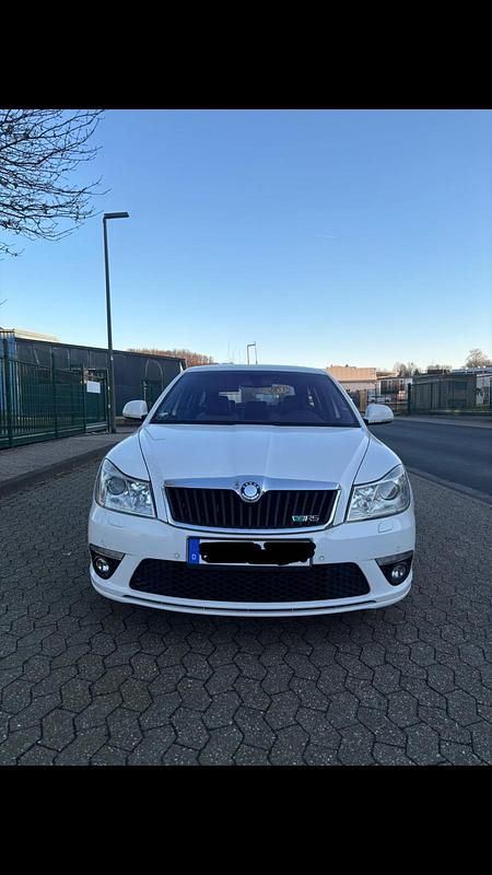 Weiß Gebraucht 2009 Skoda Octavia RS Kombi | 3.890 € - Bild 1/4