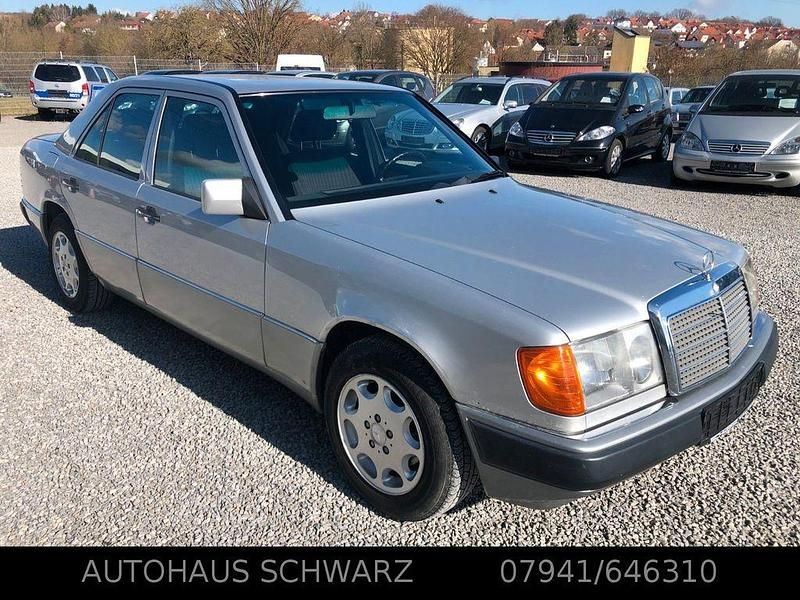 Gebraucht Mercedes E230 132 PS (97 kW) 1992 Brillantsilber  metalliclack Limousine