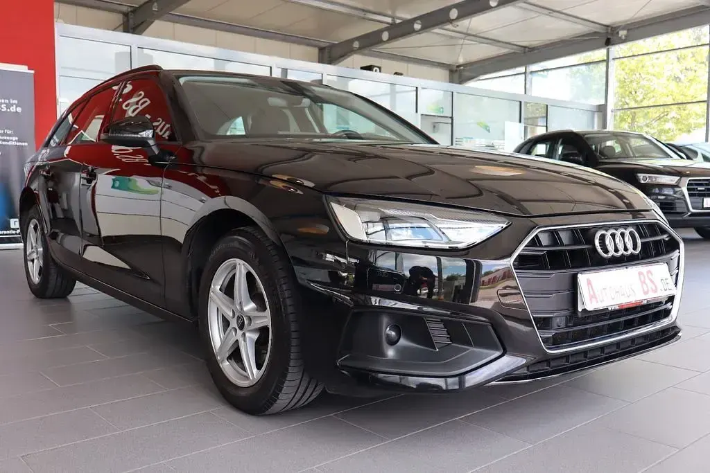 Gebraucht Audi A4 Sport 163 PS (119 kW) 2023 Brillantschwarz Kombi