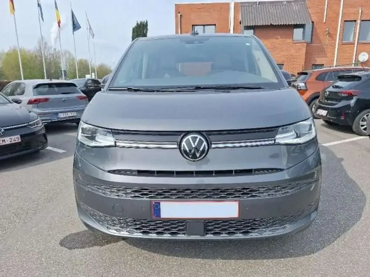 Używany VW Multivan Life 150 KM (110 kW) 2023 Szary Minivan