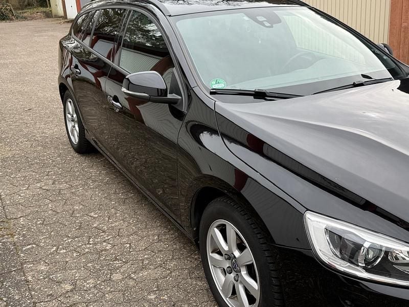 Gebraucht Volvo V60 136 PS (100 kW) 2016 Schwarz Kombi