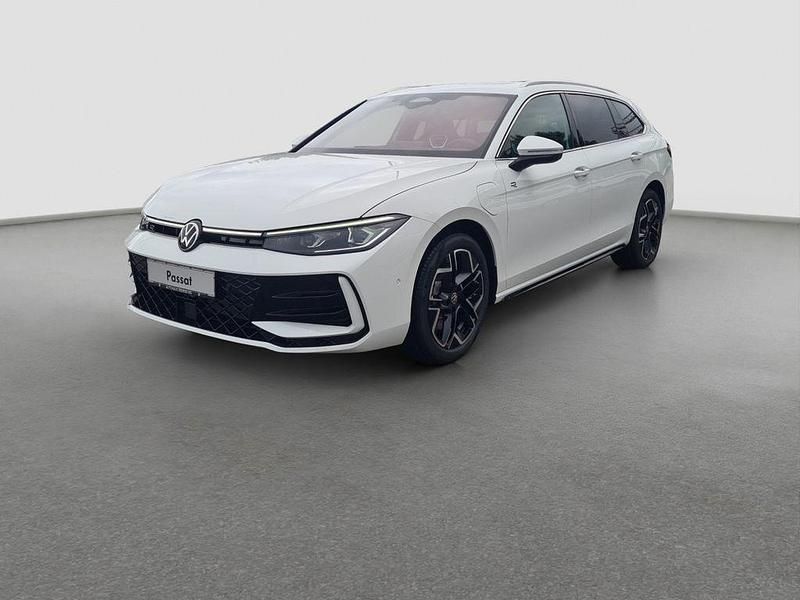 Gebraucht VW Passat R-line 177 PS (130 kW) 2025 Weiß Limousine