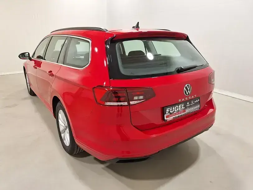Gebraucht VW Passat Business 122 PS (89 kW) 2023 Tornadorot Kombi
