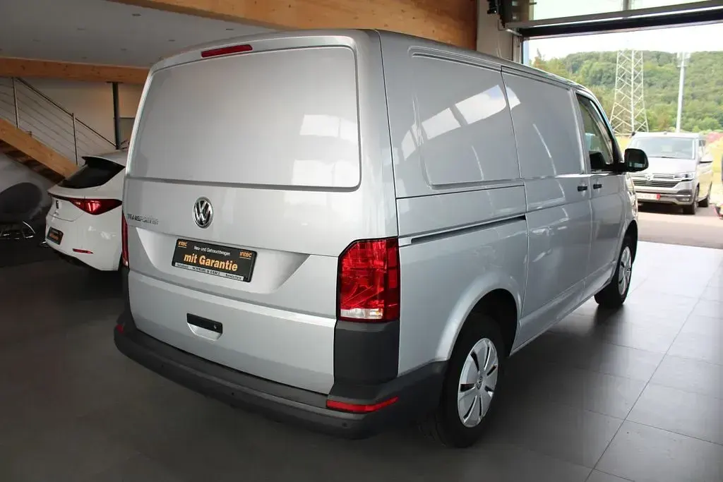 Gebraucht VW Transporter 150 PS (110 kW) 2023 Silber Van