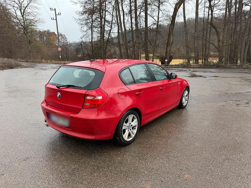 Gebraucht BMW 120 177 PS (130 kW) 2011 Rot Kleinwagen