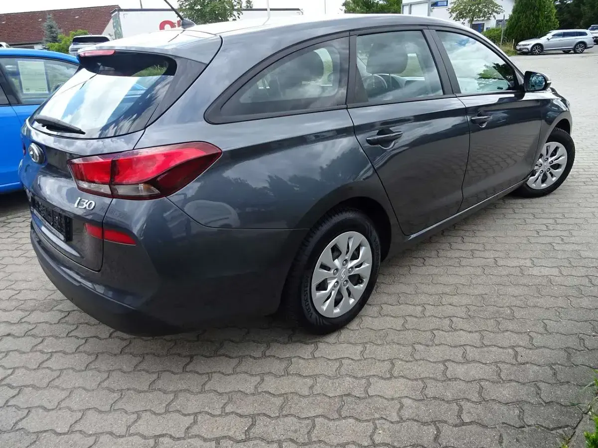 Gebraucht Hyundai i30 Select 99 PS (72 kW) 2019 Micron grey Kombi