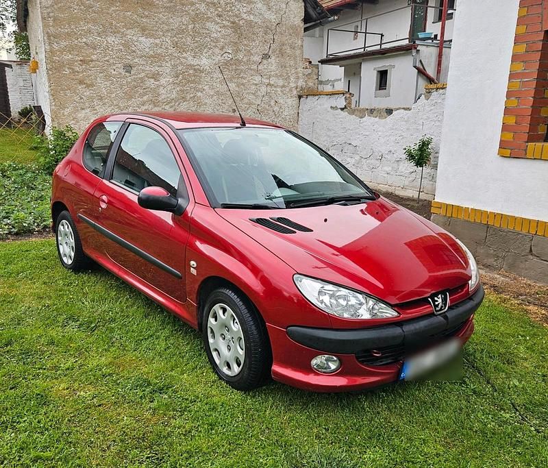 Rot Gebraucht 2008 Peugeot 206 Kleinwagen | 2.200 € - Bild 1/4
