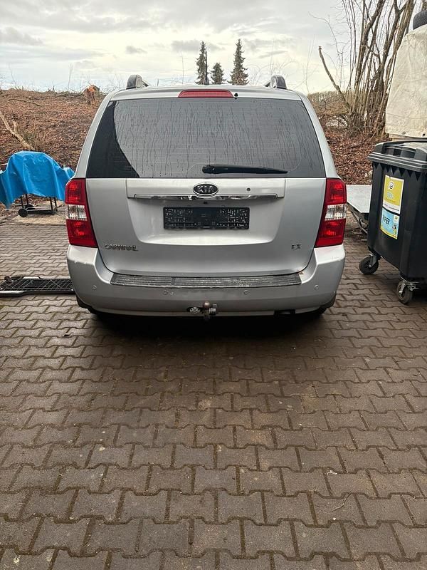 Gebraucht Kia Carnival 180 PS (132 kW) 2007 Silber Van / Kleinbus