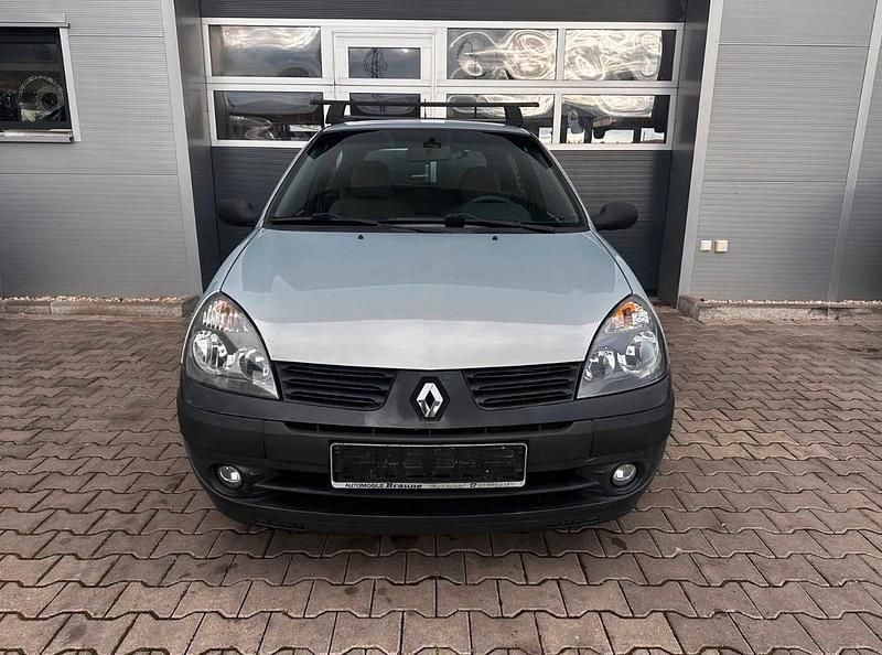 Gebraucht Renault Clio II 58 PS (42 kW) 2004 Silber Kleinwagen
