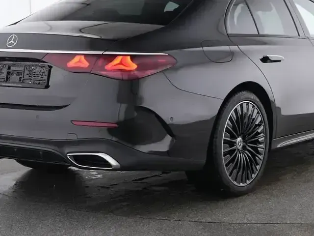 Gebraucht Mercedes E200 AMG 204 PS (150 kW) 2025 Schwarz Limousine