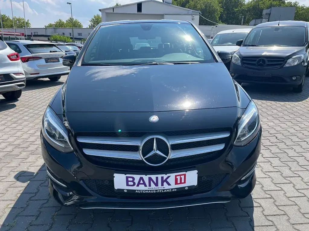 Gebraucht Mercedes B180 122 PS (89 kW) 2016 Schwarz Kleinwagen