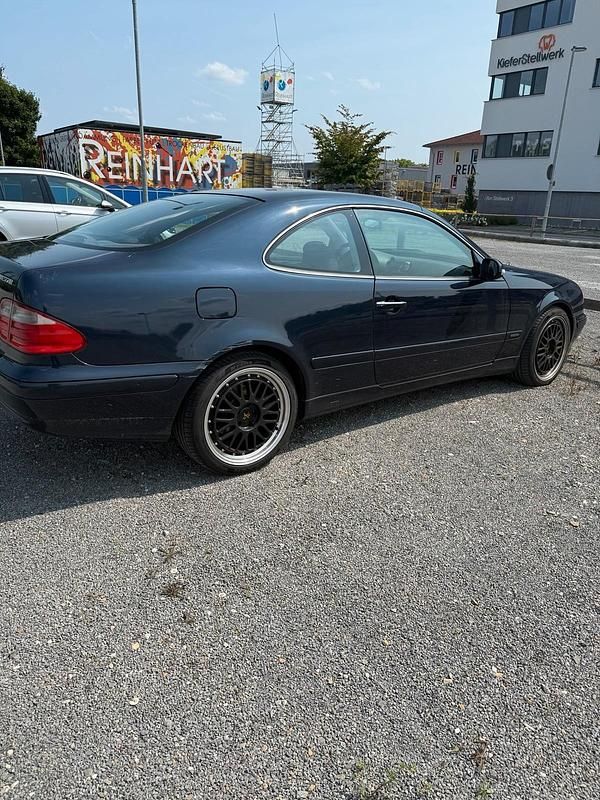 Blau Gebraucht 2001 Mercedes CLK230 Coupé | 3.990 € (Fairer Preis) - Bild 1/4