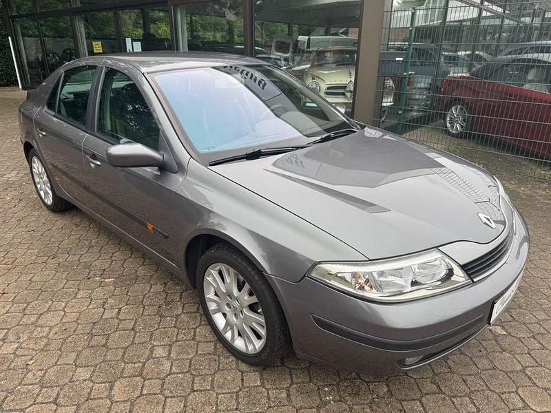 Grau Gebraucht 2002 Renault Laguna II Dynamique Limousine | 2.750 € (Etwas zu teuer) - Bild 1/4