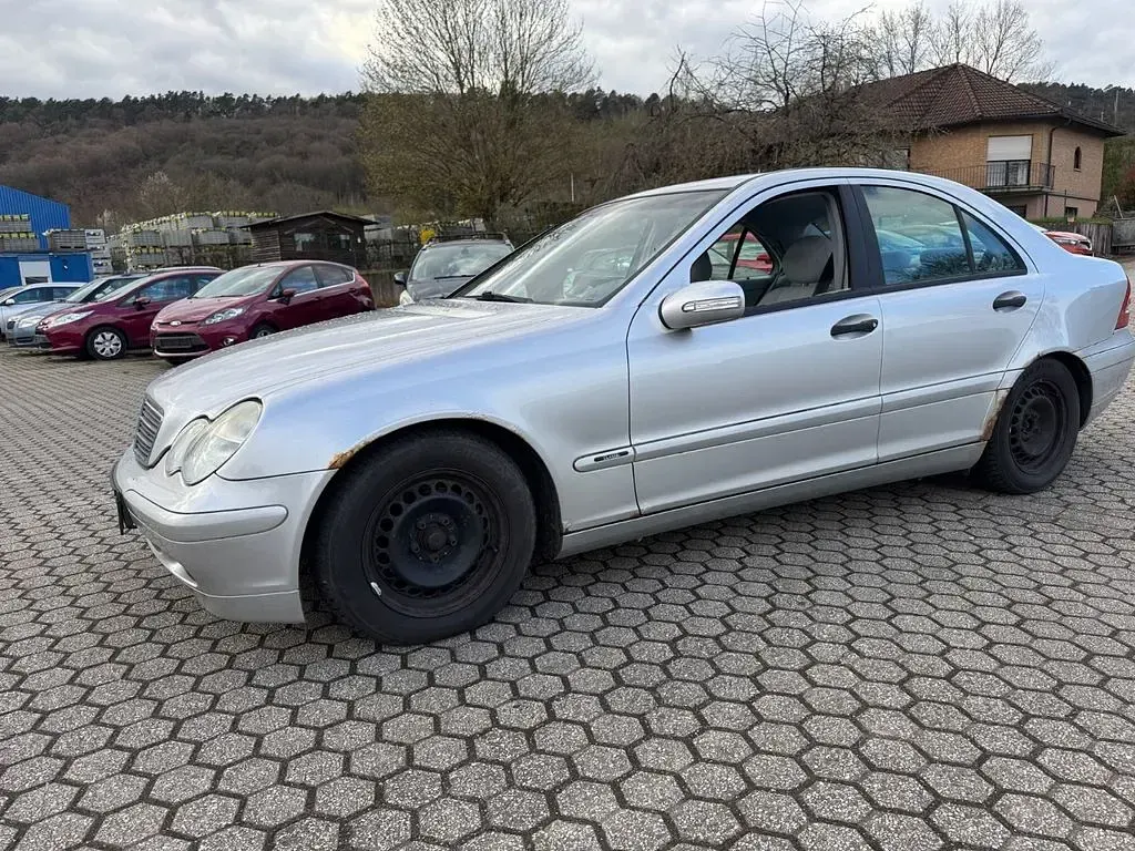Gebraucht Mercedes C200 Classic 163 PS (119 kW) 2000 Silber Limousine