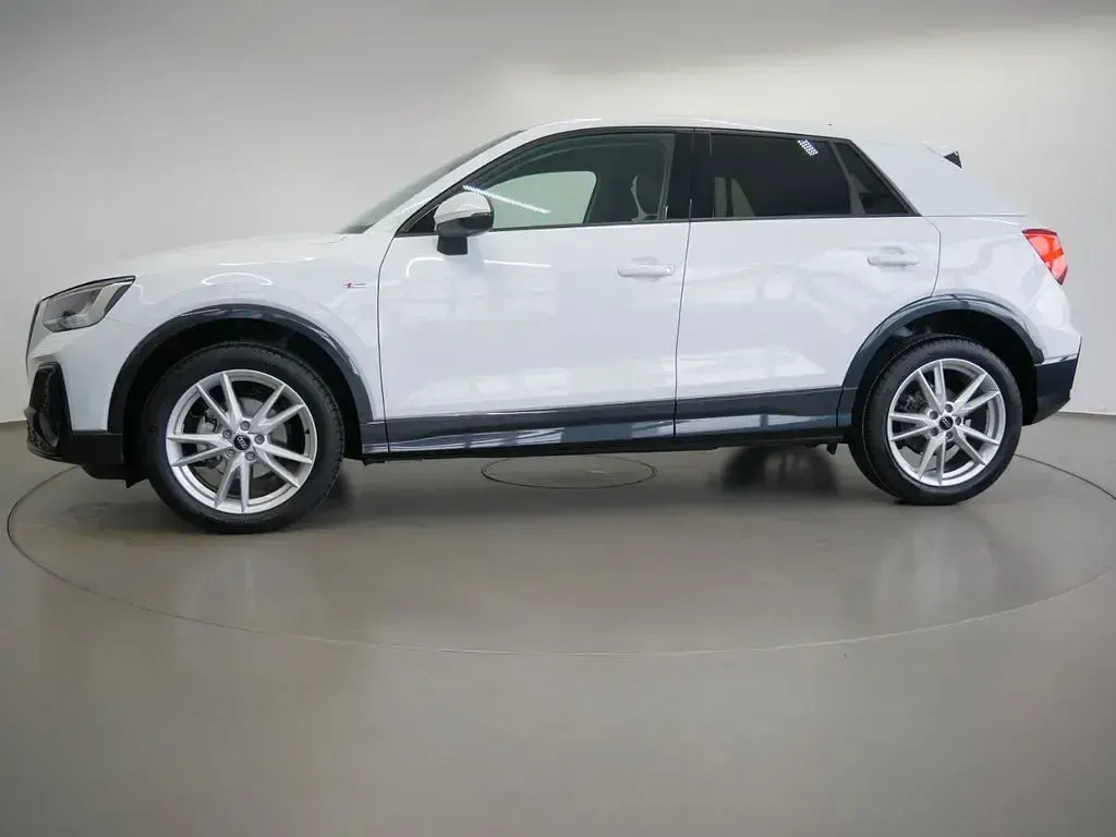 Używany Audi Q2 S-Line 150 KM (110 kW) 2025 Biały SUV
