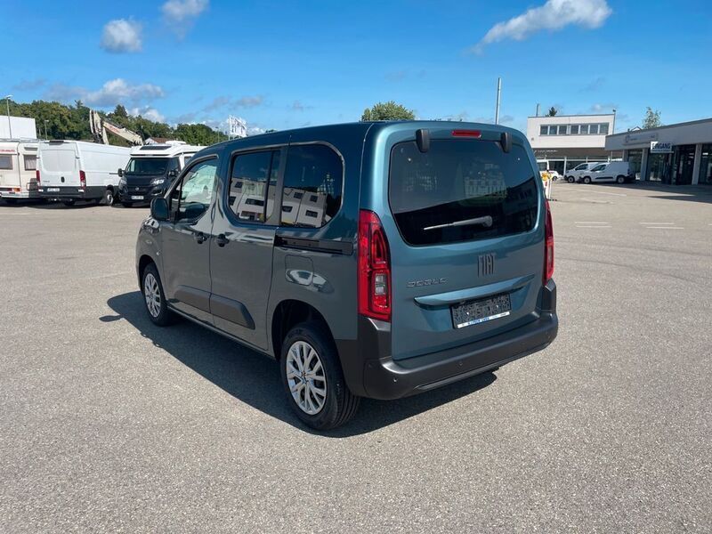 Neu Fiat Doblò 131 PS (96 kW) 2025 Blau Van / Kleinbus