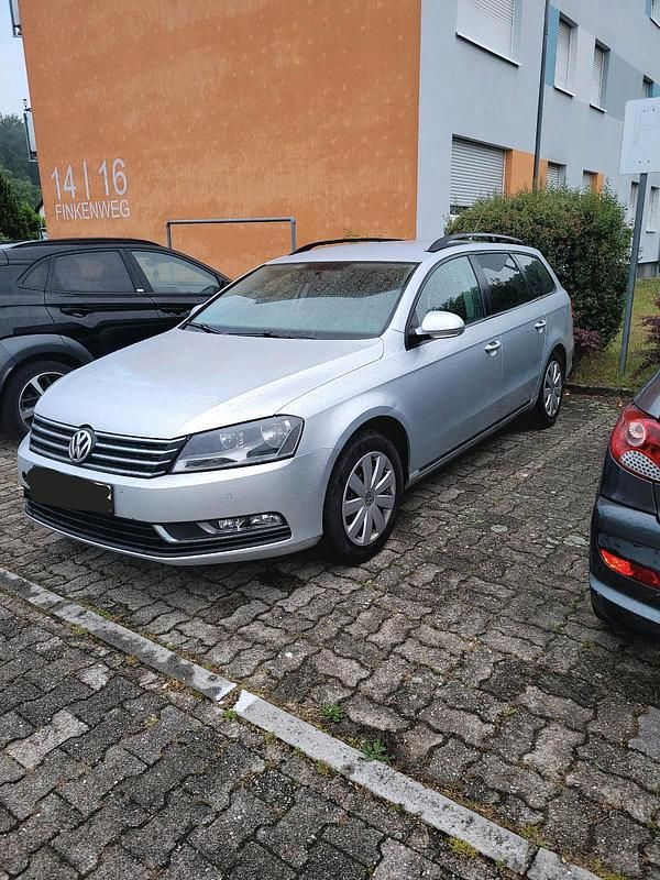 Silber Gebraucht 2012 VW Passat Kombi | 3.300 € (Guter Preis) - Bild 1/4