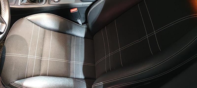 Gebraucht Mercedes A180 122 PS (89 kW) 2015 Schwarz Kleinwagen