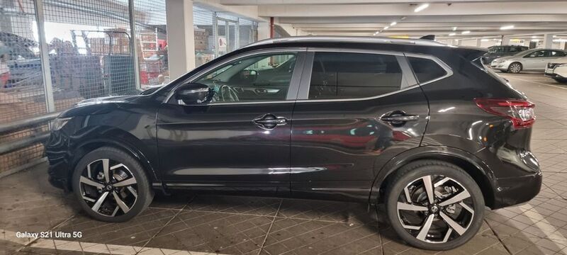 Schwarz Gebraucht 2021 Nissan Qashqai Akari SUV | 23.200 € (Teuer) - Bild 1/4