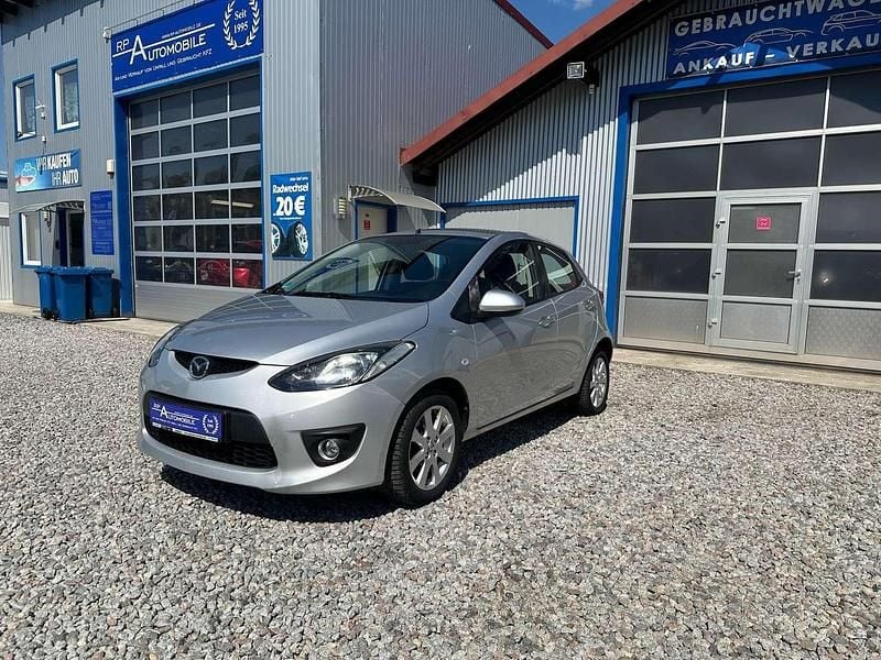 Używany Mazda 2 Independence 90 KM (66 kW) 2010 Srebrny Hatchback