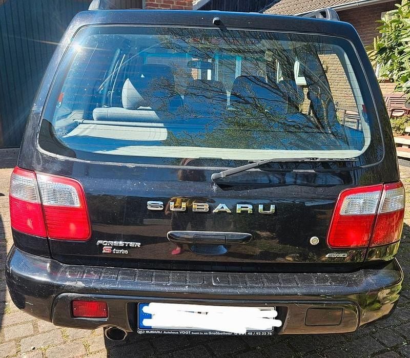 Second-hand Subaru Forester 177 CP (130 kW) 2001 Negru SUV