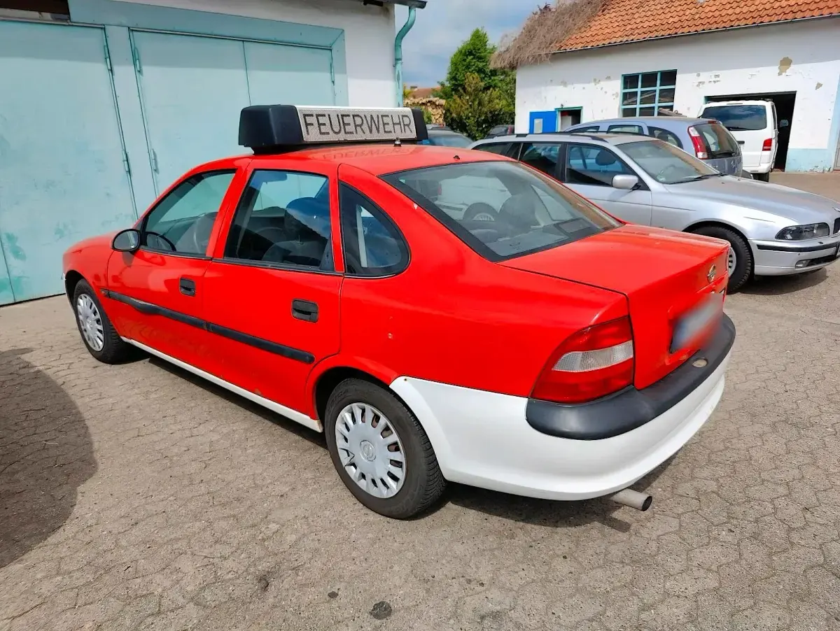 Brugt Opel Vectra 115 HK (84 kW) 1997 Rød Sedan