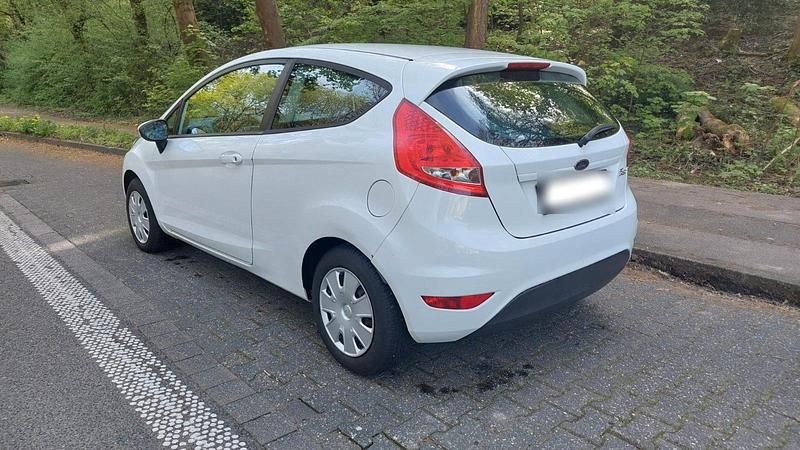 Usata Ford Fiesta 97 CV (71 kW) 2009 Bianco Utilitaria