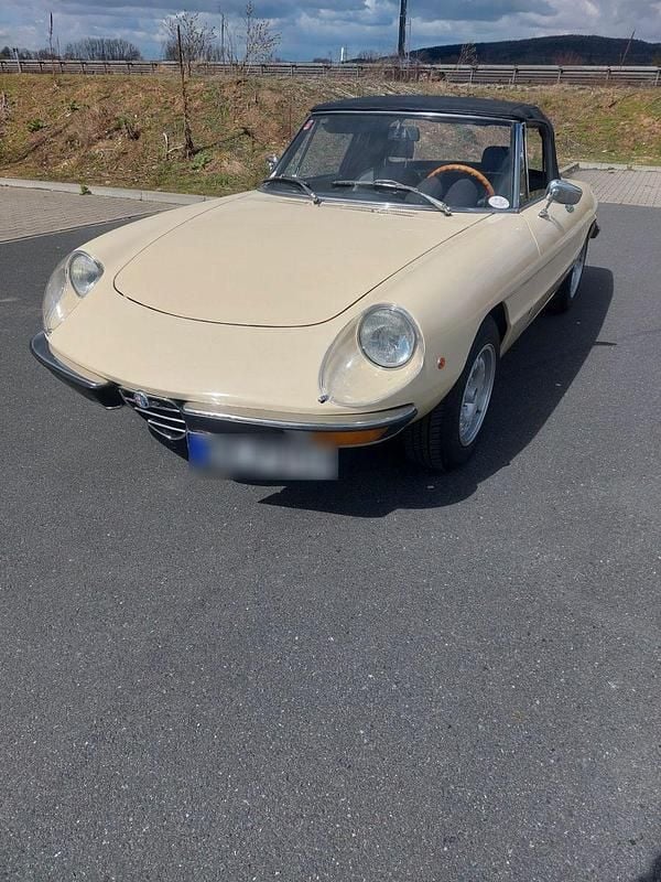 Gebraucht Alfa Romeo Spider 129 PS (94 kW) 1976 Beige Cabrio