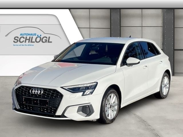 Ibisweiß Gebraucht 2022 Audi A3 Sportback Comfort Limousine | 28.900 € - Bild 1/4