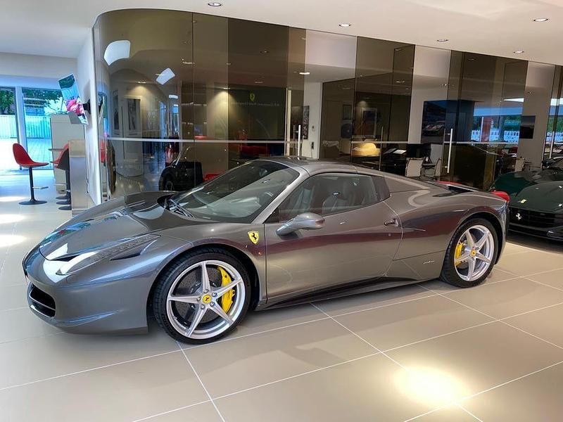 Grau Gebraucht 2012 Ferrari 458 Cabrio | 289.500 € - Bild 1/4