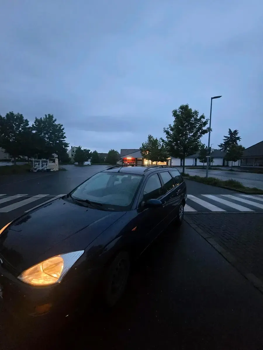 Gebraucht Ford Focus 75 PS (55 kW) 2001 Blau Kombi