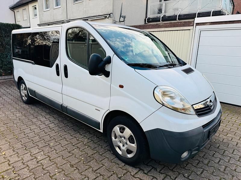 Weiß Gebraucht 2011 Opel Vivaro Van | 4.990 € (Fairer Preis) - Bild 1/4