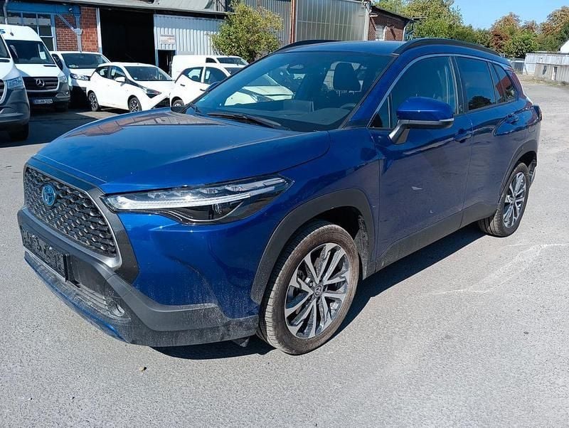 Blau Gebraucht 2023 Toyota Corolla Cross Team SUV | 28.900 € (Superpreis) - Bild 1/4
