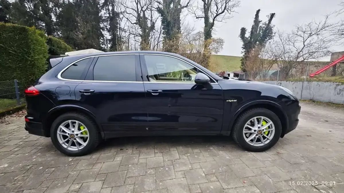 Gebraucht Porsche Cayenne S E-Hybrid 333 PS (244 kW) 2015 Blau SUV