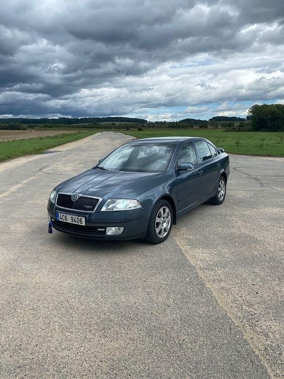 Grau Gebraucht 2005 Skoda Octavia Limousine | 3.000 € (Fairer Preis) - Bild 1/4