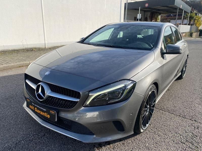 Grau Gebraucht 2016 Mercedes A180 AMG Limousine | 12.900 € (Fairer Preis) - Bild 1/4