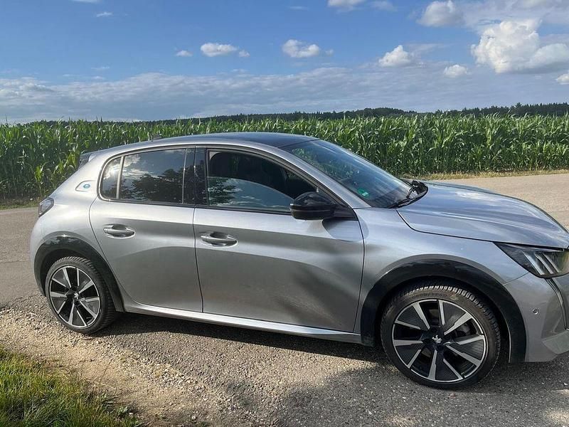 Gebraucht Peugeot e-208 GT 100 kW (136 PS) 2022 Silber Kleinwagen