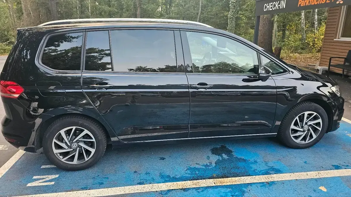 Gebraucht VW Touran 116 PS (85 kW) 2018 Schwarz Van / Kleinbus
