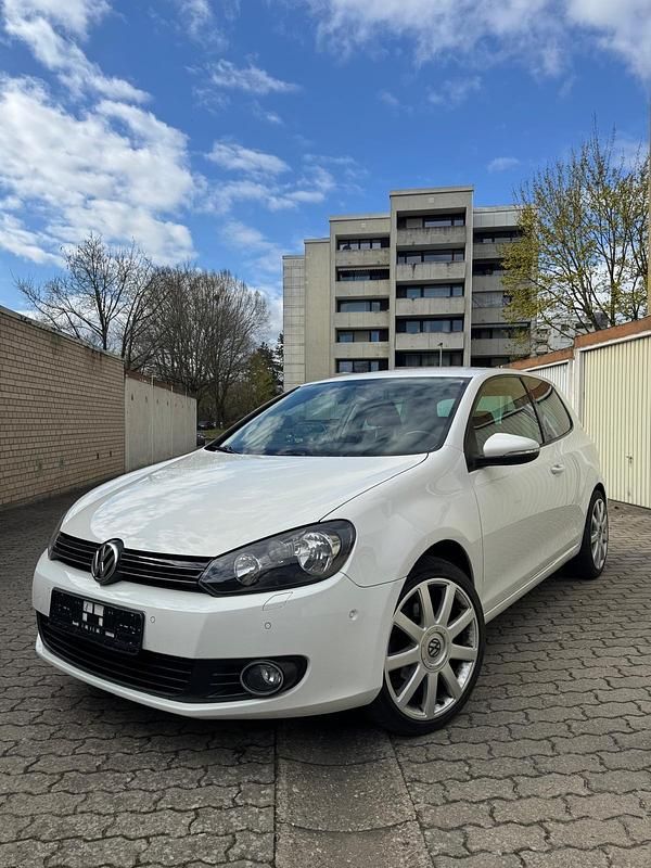 Gebraucht VW Golf VI Team 86 PS (63 kW) 2011 Weiß Kleinwagen