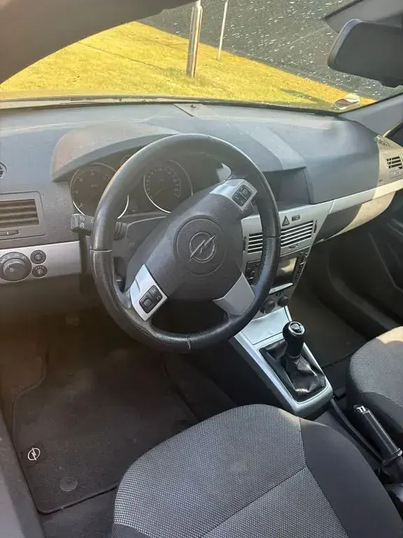 Gebraucht Opel Astra Selection 101 PS (74 kW) 2009 Schwarz Limousine