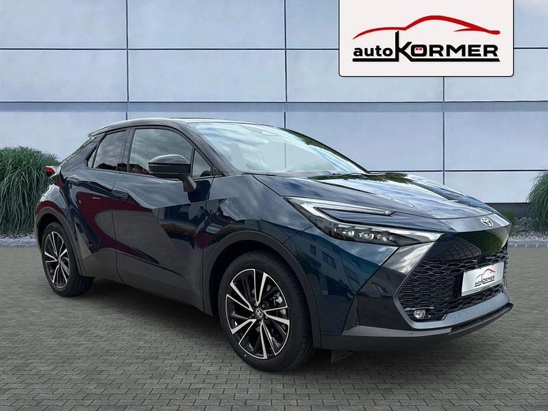 Grün Neu 2025 Toyota C-HR Lounge SUV | 42.879 € (Teuer) - Bild 1/4